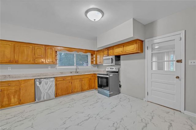 31 Radford ST, Portsmouth, VA 23701