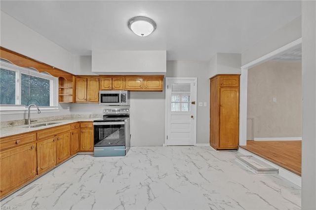 31 Radford ST, Portsmouth, VA 23701