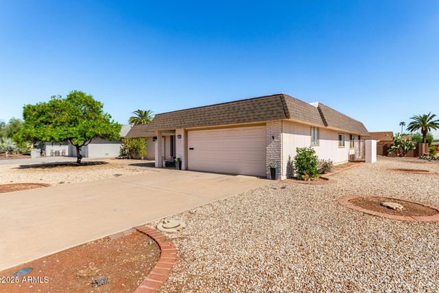 10441 W TWIN OAKS Drive, Sun City, AZ 85351