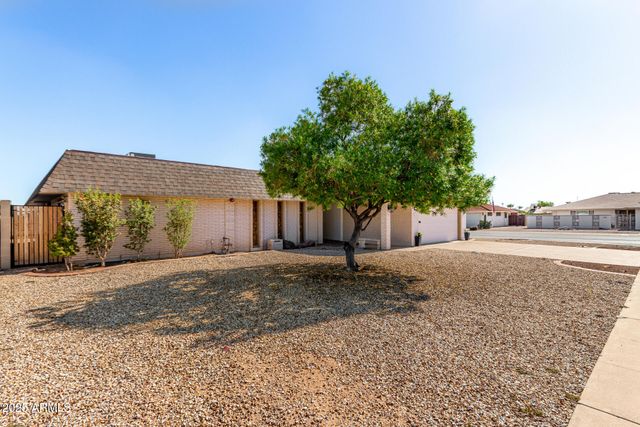 10441 W TWIN OAKS Drive, Sun City, AZ 85351