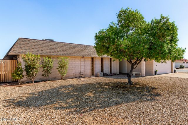 10441 W TWIN OAKS Drive, Sun City, AZ 85351