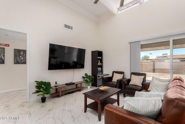 10441 W TWIN OAKS Drive, Sun City, AZ 85351