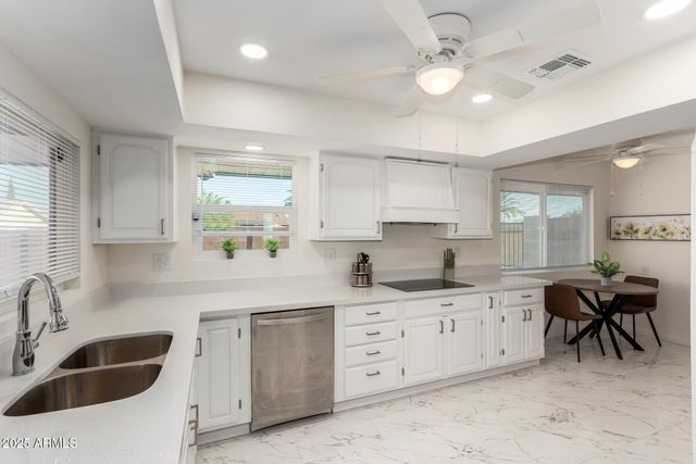10441 W TWIN OAKS Drive, Sun City, AZ 85351