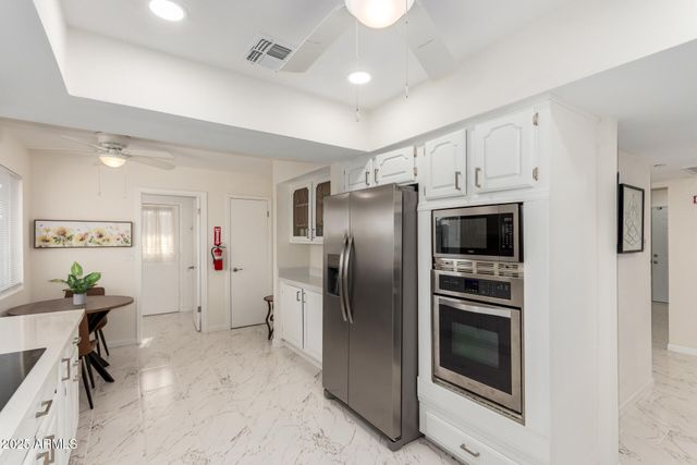 10441 W TWIN OAKS Drive, Sun City, AZ 85351