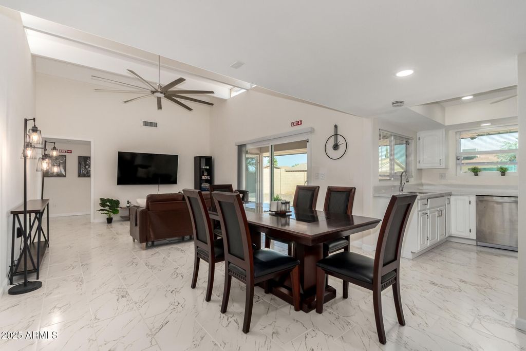 10441 W TWIN OAKS Drive, Sun City, AZ 85351 — photo 2