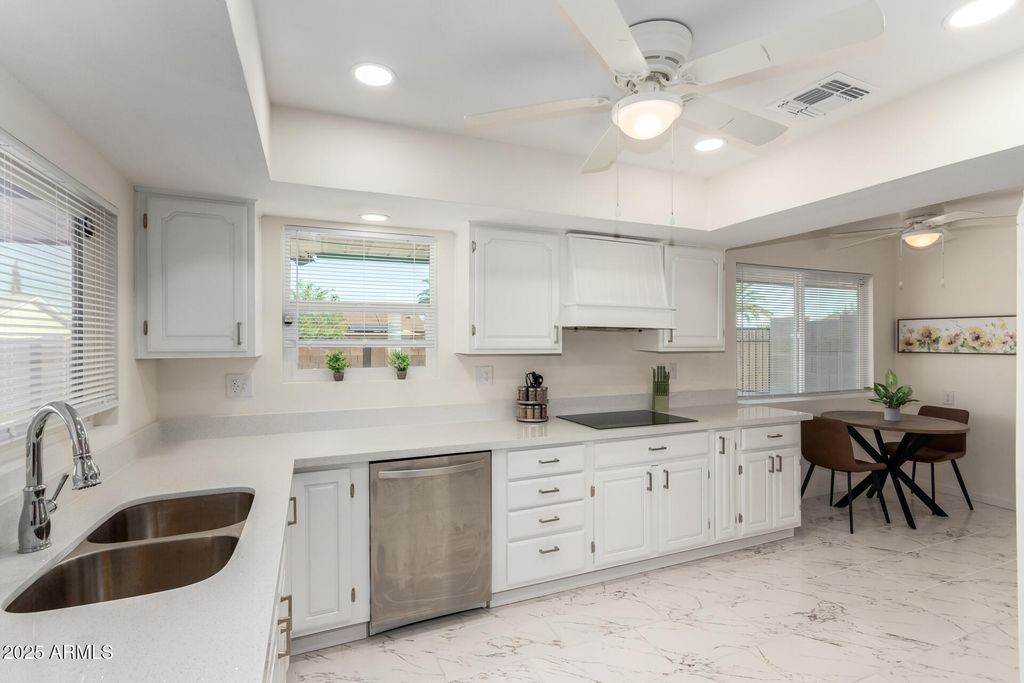 10441 W TWIN OAKS Drive, Sun City, AZ 85351 — photo 5