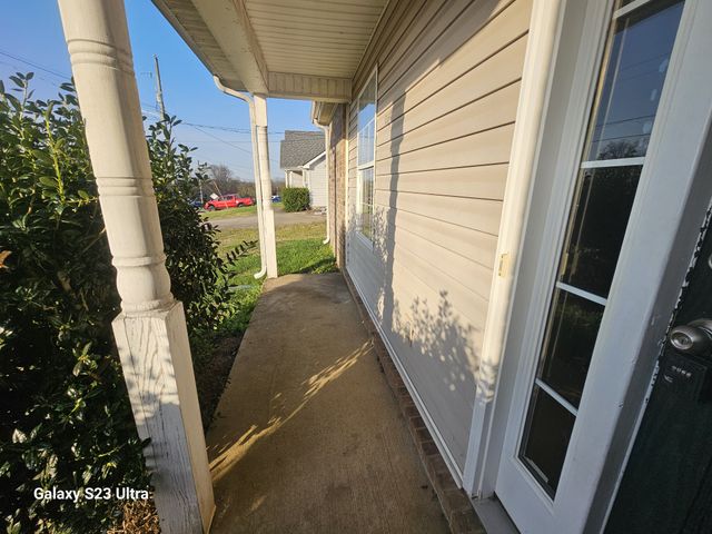 1209 Akins Ridge Dr, La Vergne, TN 37086