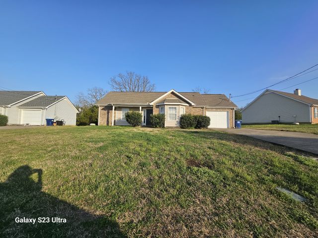 1209 Akins Ridge Dr, La Vergne, TN 37086