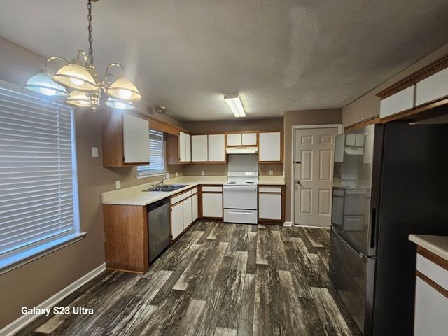 1209 Akins Ridge Dr, La Vergne, TN 37086