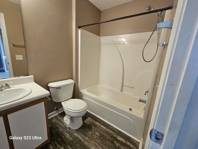 1209 Akins Ridge Dr, La Vergne, TN 37086