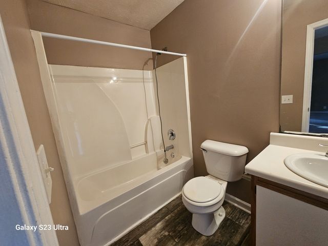 1209 Akins Ridge Dr, La Vergne, TN 37086