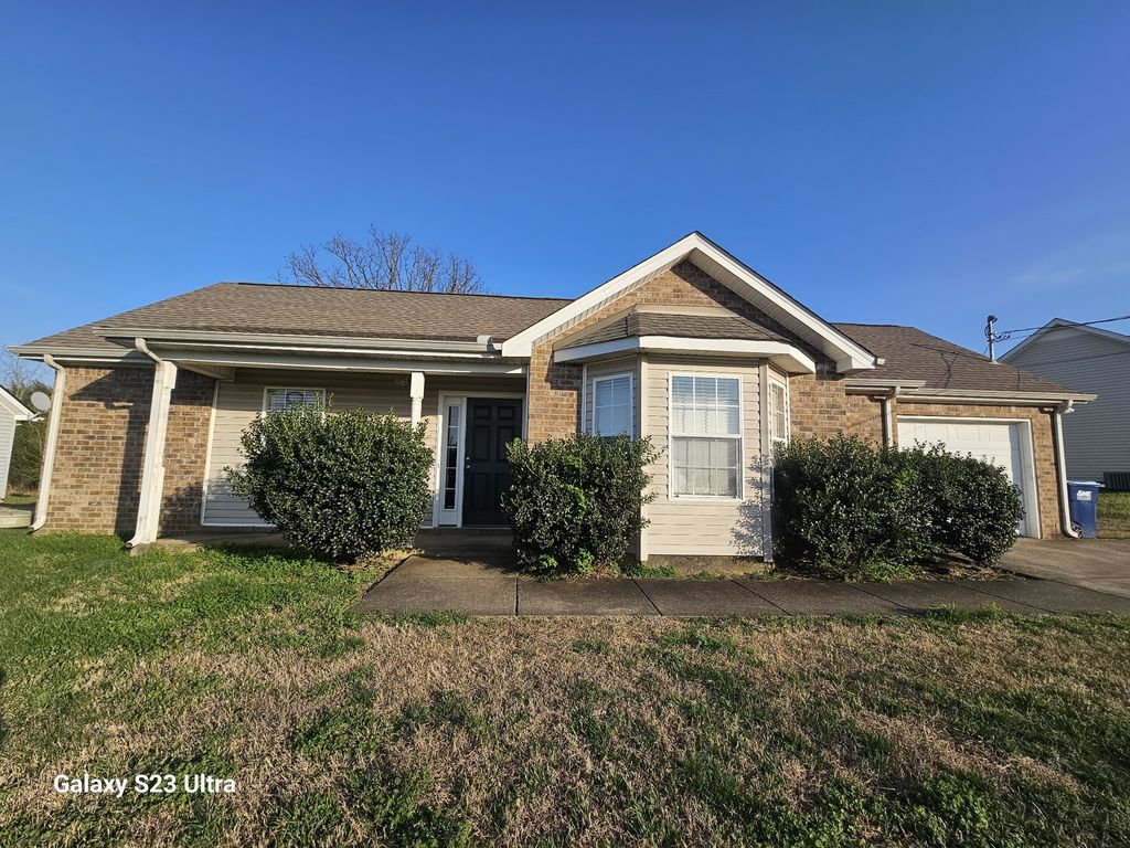 1209 Akins Ridge Dr, La Vergne, TN 37086