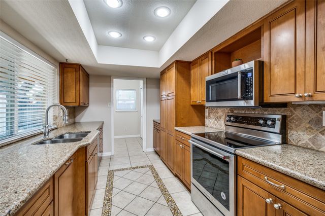 5072 Stanley Drive, The Colony, TX 75056