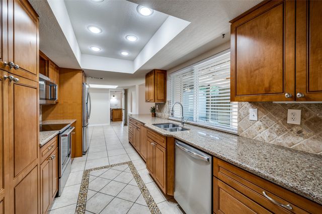 5072 Stanley Drive, The Colony, TX 75056