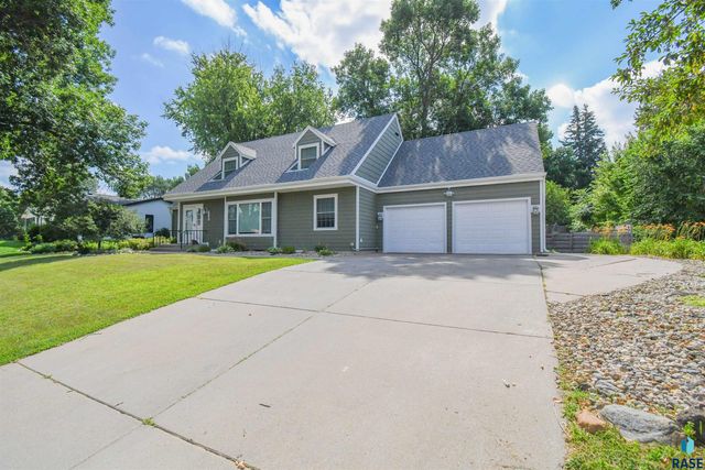 1705 E Edgewood Rd Road, Sioux Falls, SD 57103