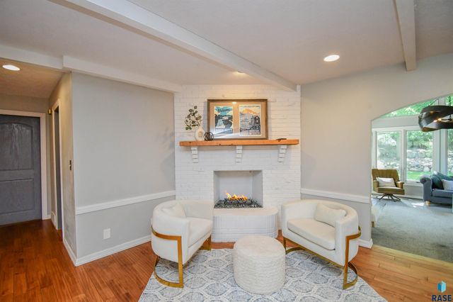 1705 E Edgewood Rd Road, Sioux Falls, SD 57103