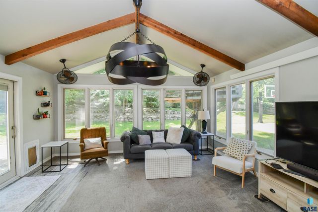 1705 E Edgewood Rd Road, Sioux Falls, SD 57103