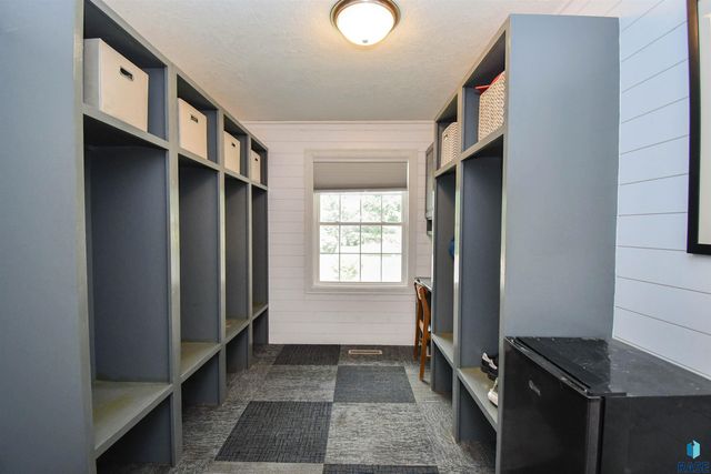 1705 E Edgewood Rd Road, Sioux Falls, SD 57103