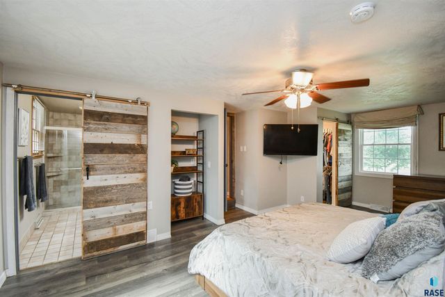 1705 E Edgewood Rd Road, Sioux Falls, SD 57103