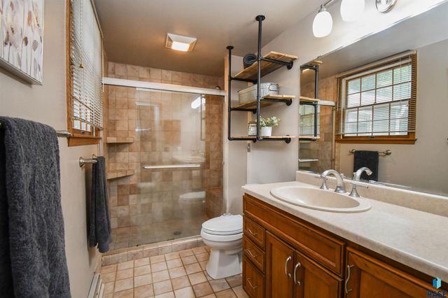 1705 E Edgewood Rd Road, Sioux Falls, SD 57103