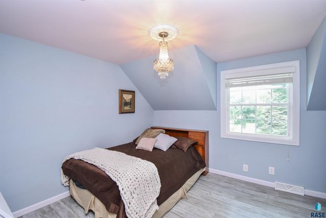 1705 E Edgewood Rd Road, Sioux Falls, SD 57103