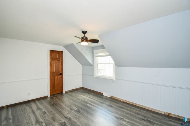 1705 E Edgewood Rd Road, Sioux Falls, SD 57103