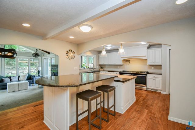 1705 E Edgewood Rd Road, Sioux Falls, SD 57103