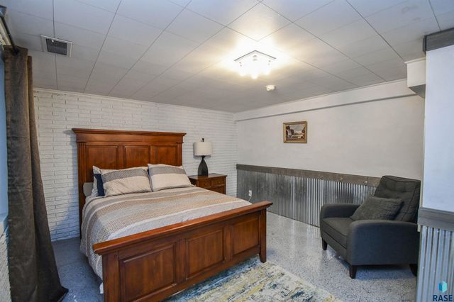 1705 E Edgewood Rd Road, Sioux Falls, SD 57103