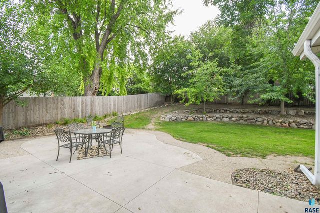 1705 E Edgewood Rd Road, Sioux Falls, SD 57103