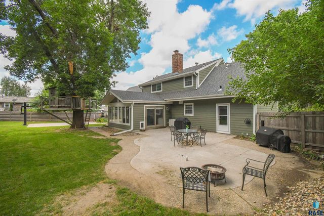 1705 E Edgewood Rd Road, Sioux Falls, SD 57103