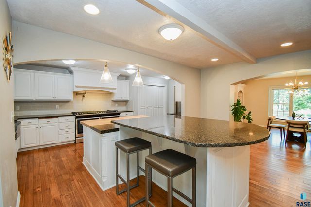 1705 E Edgewood Rd Road, Sioux Falls, SD 57103