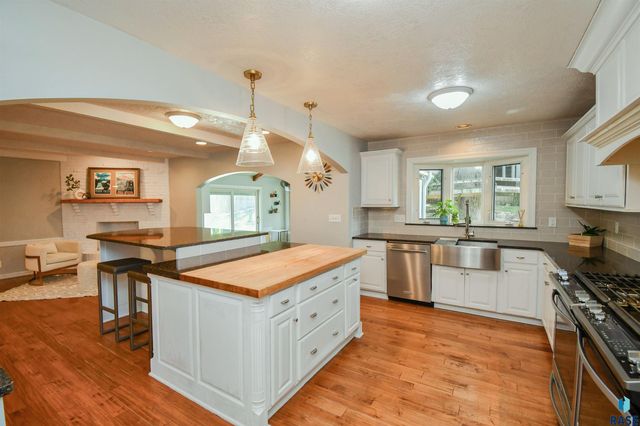 1705 E Edgewood Rd Road, Sioux Falls, SD 57103