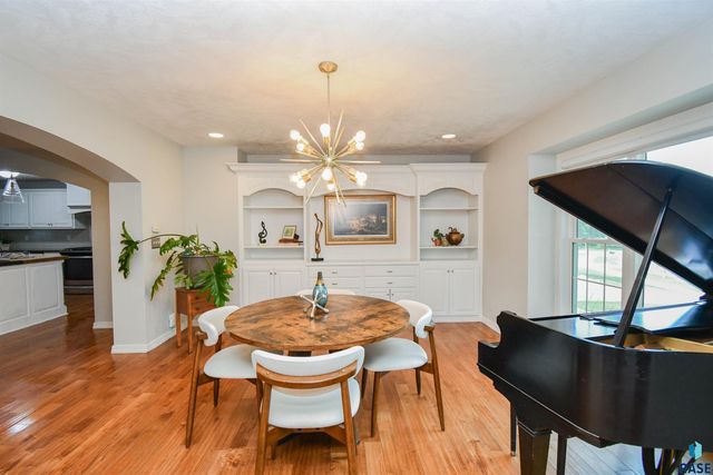 1705 E Edgewood Rd Road, Sioux Falls, SD 57103