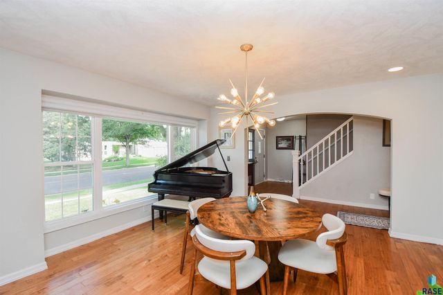 1705 E Edgewood Rd Road, Sioux Falls, SD 57103