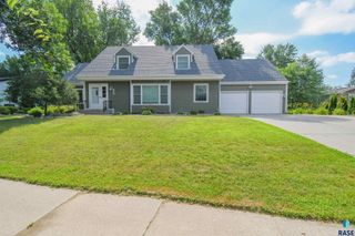 1705 E Edgewood Rd Road, Sioux Falls, SD 57103