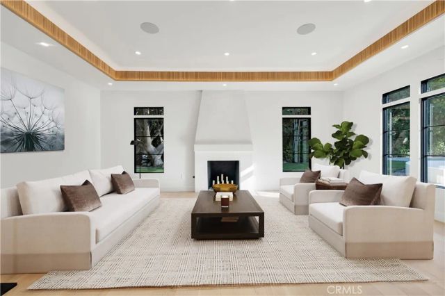 4239 Tarzana Estates Dr., Tarzana, CA 91356