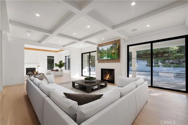 4239 Tarzana Estates Dr., Tarzana, CA 91356