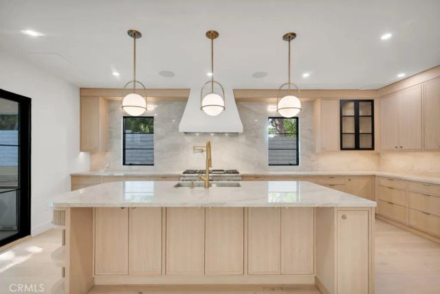 4239 Tarzana Estates Dr., Tarzana, CA 91356