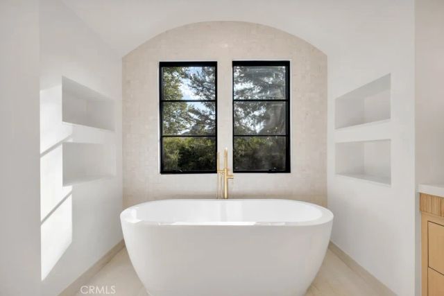 4239 Tarzana Estates Dr., Tarzana, CA 91356