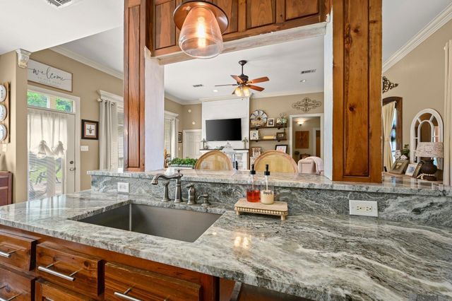 34122 Springlake Dr, Walker, LA 70785