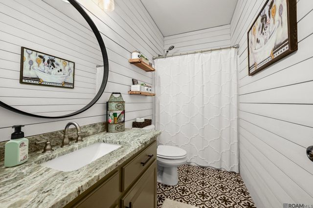 34122 Springlake Dr, Walker, LA 70785