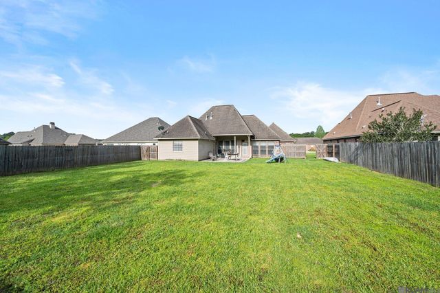 34122 Springlake Dr, Walker, LA 70785