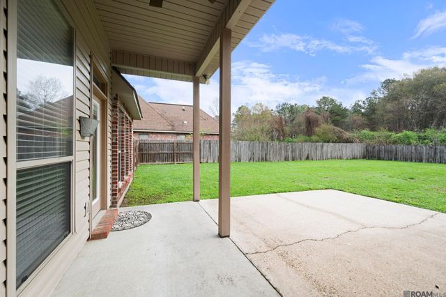 34122 Springlake Dr, Walker, LA 70785