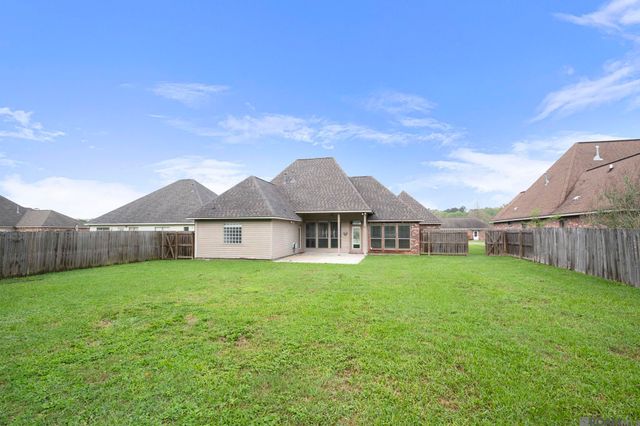 34122 Springlake Dr, Walker, LA 70785