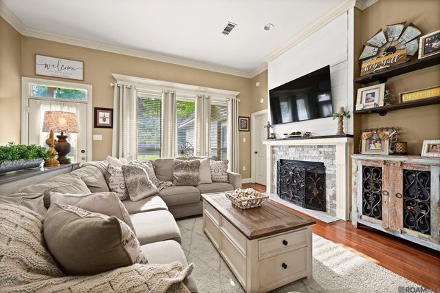 34122 Springlake Dr, Walker, LA 70785