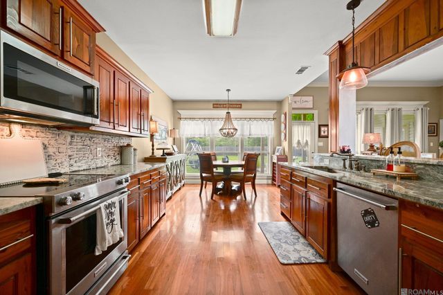 34122 Springlake Dr, Walker, LA 70785