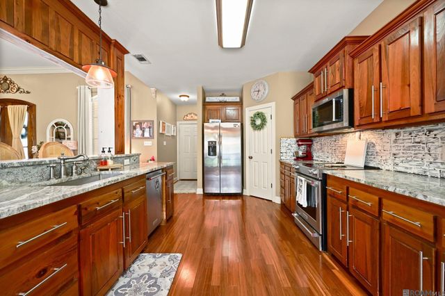 34122 Springlake Dr, Walker, LA 70785