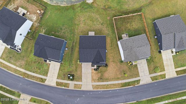 262 Sanctuary Dr, Shepherdsville, KY 40165