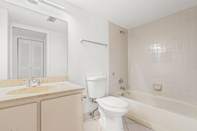 7301 Amberly Lane 304, Delray Beach, FL 33446