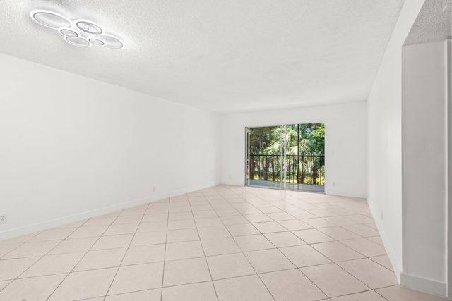 7301 Amberly Lane 304, Delray Beach, FL 33446